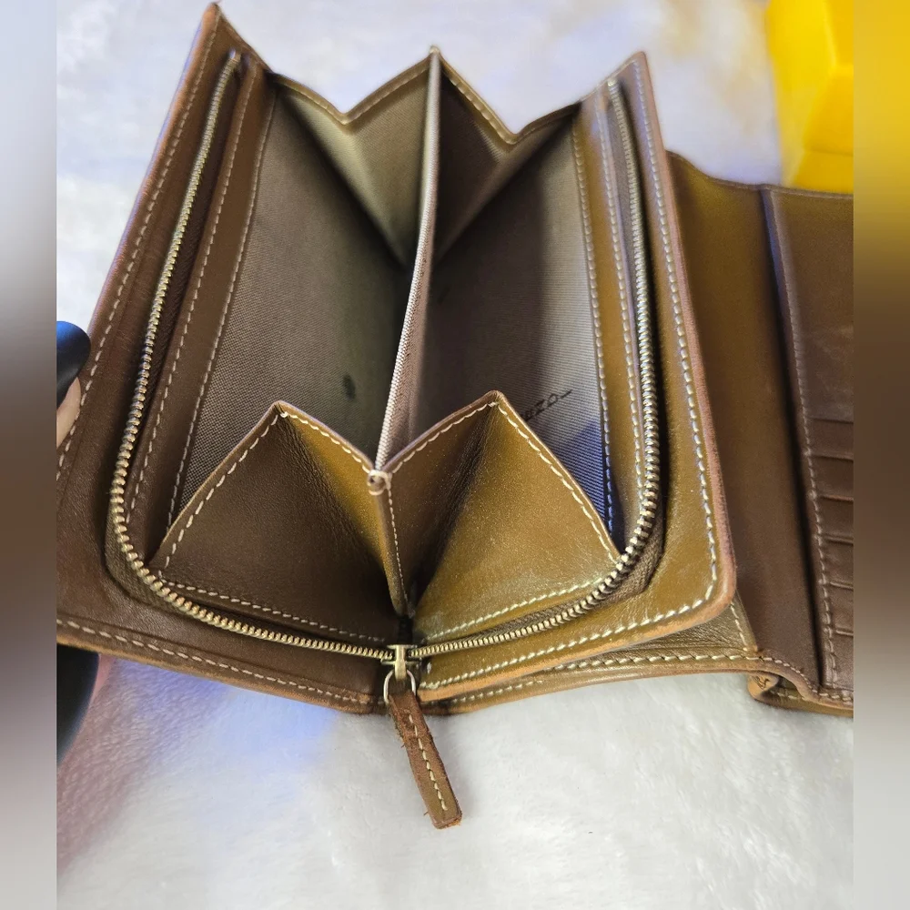 All Inclusive Fendi Brown Wallet with Iconic Monogram Pattern - Picture 7 of 14